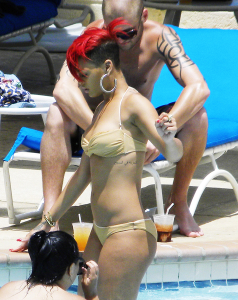 Bikini rihanna Rihanna Bottomless